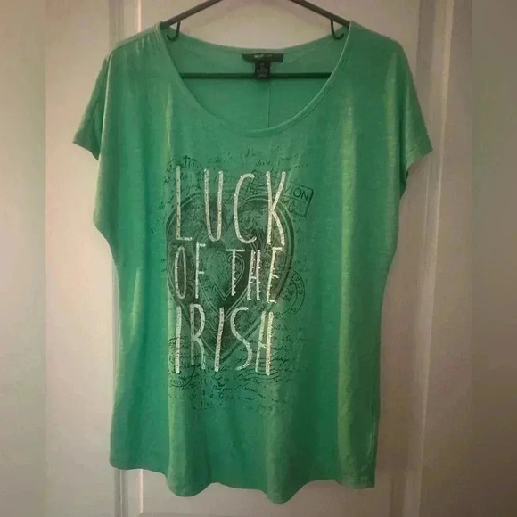 Medium LUCK OF THE IRISH Style & Co Tee - Picture 10 of 13